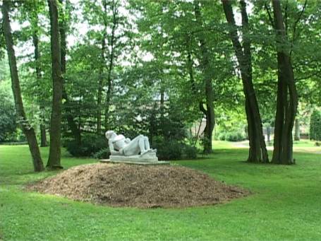 Bedburg-Hau : Museum Schloss Moyland, Schlosspark, Skulptur "Der Gefallene" von Gerhard Marcks